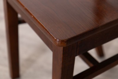 solid-oak-chapel-chair-close-up-of-seat